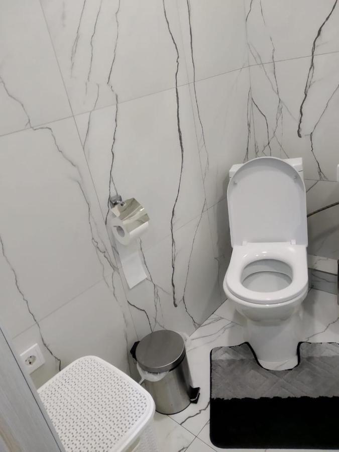 Apartamento Молодежный Almatý Exterior foto