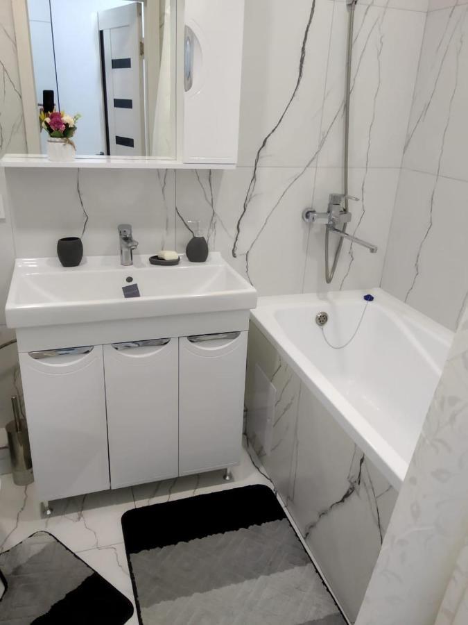Apartamento Молодежный Almatý Exterior foto