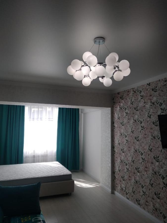 Apartamento Молодежный Almatý Exterior foto